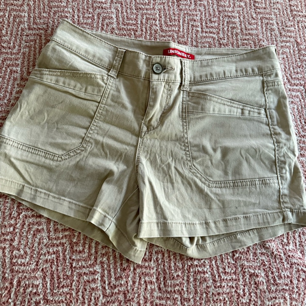 UNIONBAY Women's Beige Cargo Shorts
